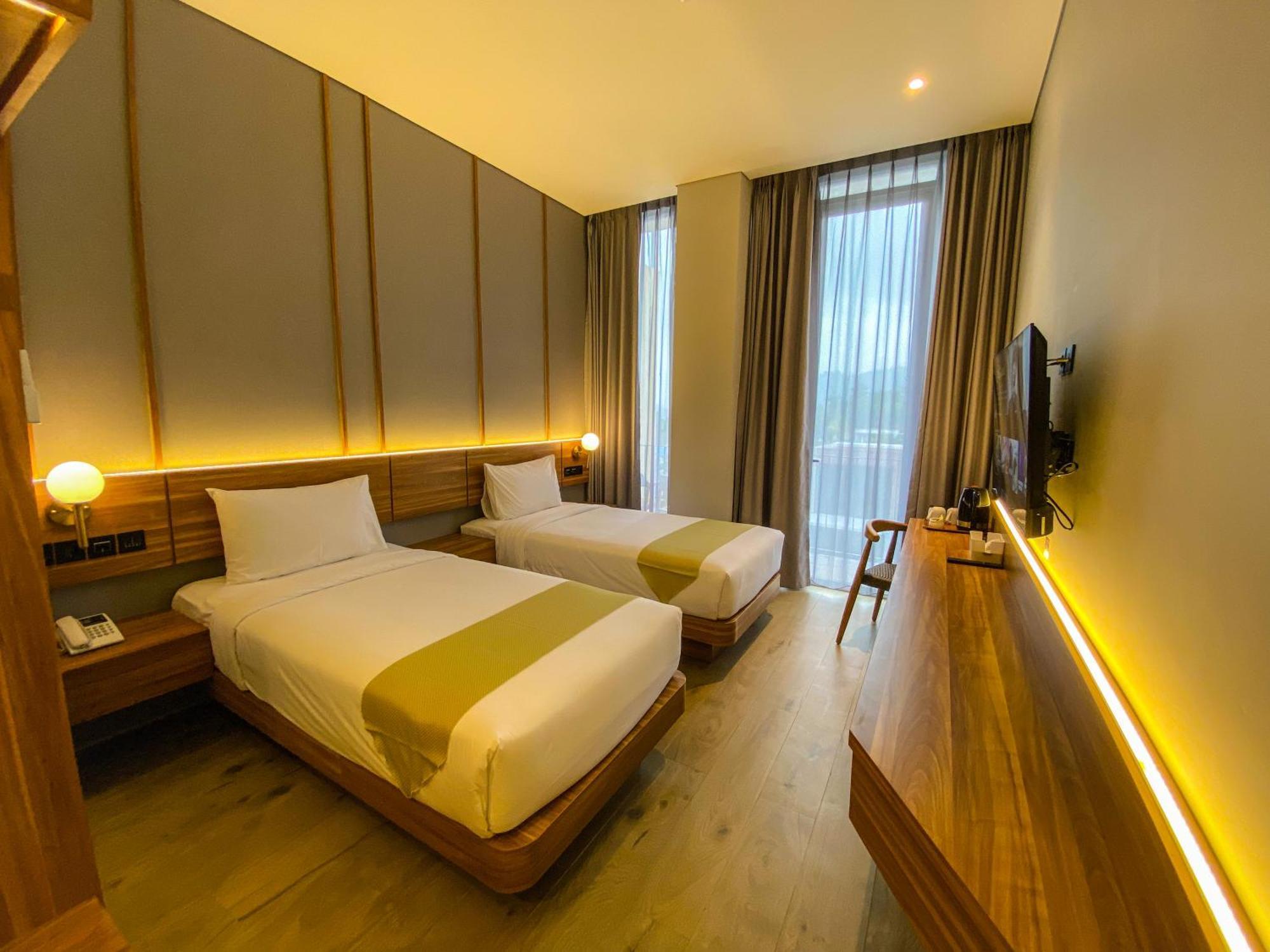 Facade Hotel By Azana Tawangmangu Exterior photo