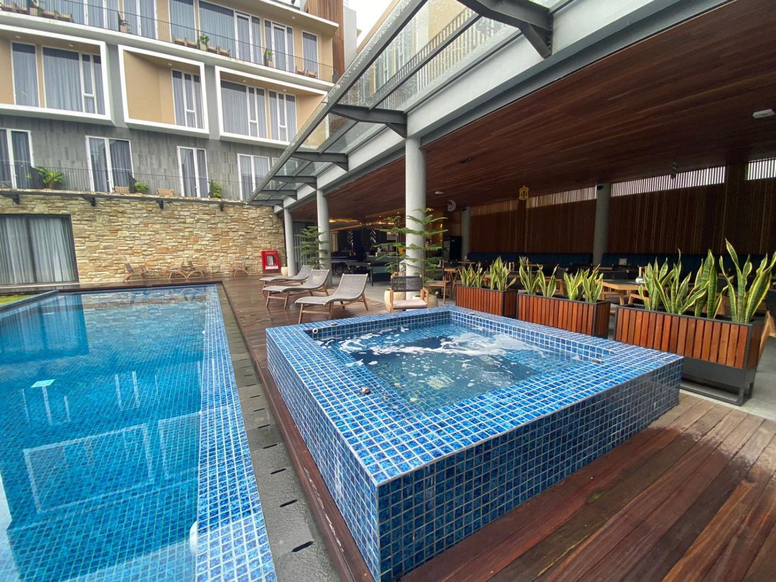 Facade Hotel By Azana Tawangmangu Exterior photo